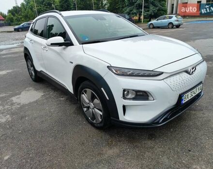 Белый Хендай Kona Electric, объемом двигателя 0 л и пробегом 107 тыс. км за 16500 $, фото 18 на Automoto.ua
