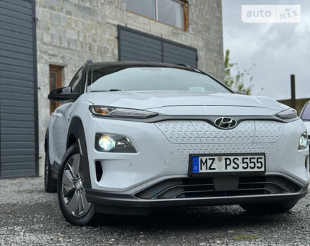 Білий Хендай Kona Electric, об'ємом двигуна 0 л та пробігом 67 тис. км за 18950 $, фото 19 на Automoto.ua