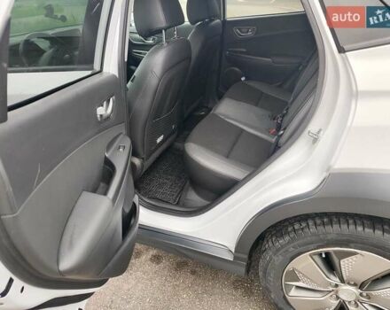 Белый Хендай Kona Electric, объемом двигателя 0 л и пробегом 107 тыс. км за 16500 $, фото 24 на Automoto.ua