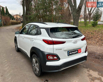 Белый Хендай Kona Electric, объемом двигателя 0 л и пробегом 93 тыс. км за 14790 $, фото 6 на Automoto.ua