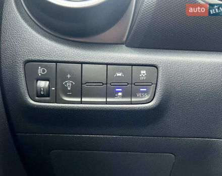 Белый Хендай Kona Electric, объемом двигателя 0 л и пробегом 93 тыс. км за 14790 $, фото 11 на Automoto.ua