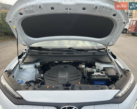 Белый Хендай Kona Electric, объемом двигателя 0 л и пробегом 110 тыс. км за 16300 $, фото 21 на Automoto.ua