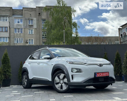 Білий Хендай Kona Electric, об'ємом двигуна 0 л та пробігом 75 тис. км за 18990 $, фото 10 на Automoto.ua