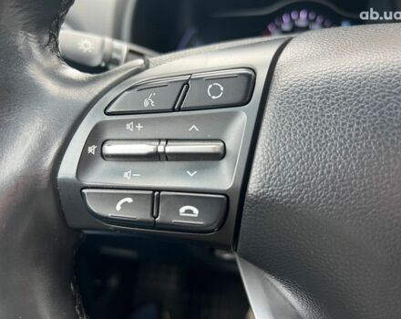 Белый Хендай Kona Electric, объемом двигателя 0 л и пробегом 93 тыс. км за 14790 $, фото 16 на Automoto.ua