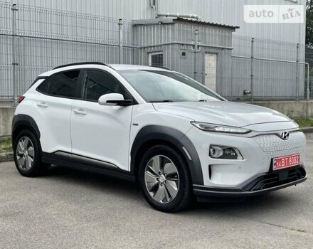 Белый Хендай Kona Electric, объемом двигателя 0 л и пробегом 86 тыс. км за 21900 $, фото 4 на Automoto.ua