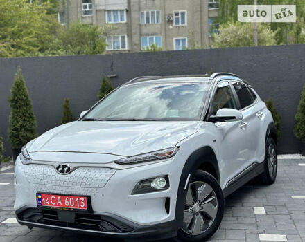 Белый Хендай Kona Electric, объемом двигателя 0 л и пробегом 75 тыс. км за 17990 $, фото 7 на Automoto.ua