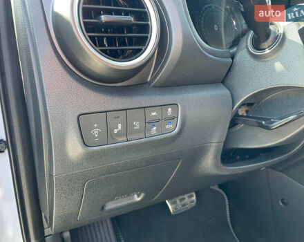 Білий Хендай Kona Electric, об'ємом двигуна 0 л та пробігом 118 тис. км за 17400 $, фото 21 на Automoto.ua