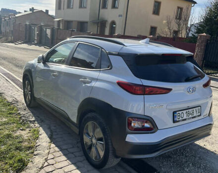 Белый Хендай Kona Electric, объемом двигателя 0 л и пробегом 98 тыс. км за 21399 $, фото 15 на Automoto.ua