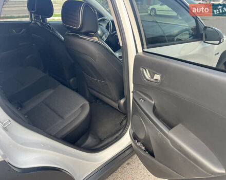 Белый Хендай Kona Electric, объемом двигателя 0 л и пробегом 110 тыс. км за 16300 $, фото 12 на Automoto.ua