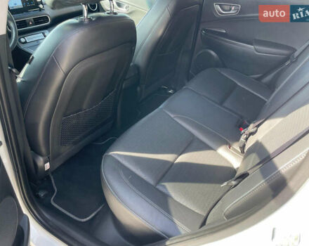 Білий Хендай Kona Electric, об'ємом двигуна 0 л та пробігом 118 тис. км за 17400 $, фото 13 на Automoto.ua