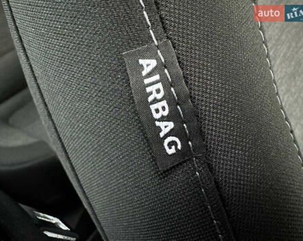 Белый Хендай Kona Electric, объемом двигателя 0 л и пробегом 58 тыс. км за 17499 $, фото 112 на Automoto.ua