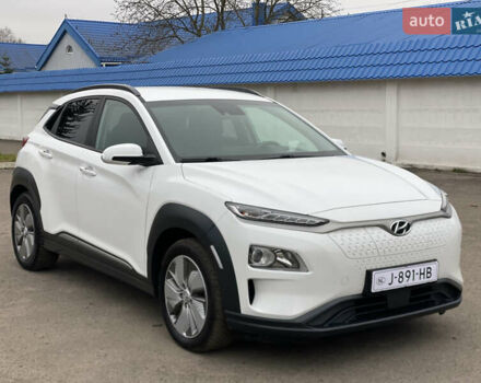 Белый Хендай Kona Electric, объемом двигателя 0 л и пробегом 166 тыс. км за 16900 $, фото 9 на Automoto.ua