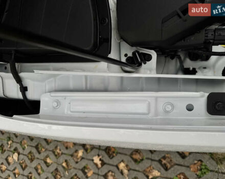 Белый Хендай Kona Electric, объемом двигателя 0 л и пробегом 58 тыс. км за 17499 $, фото 65 на Automoto.ua