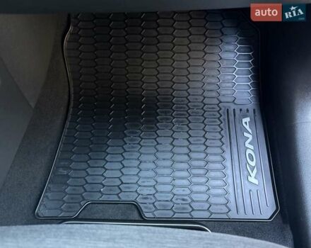 Білий Хендай Kona Electric, об'ємом двигуна 0 л та пробігом 64 тис. км за 14950 $, фото 137 на Automoto.ua