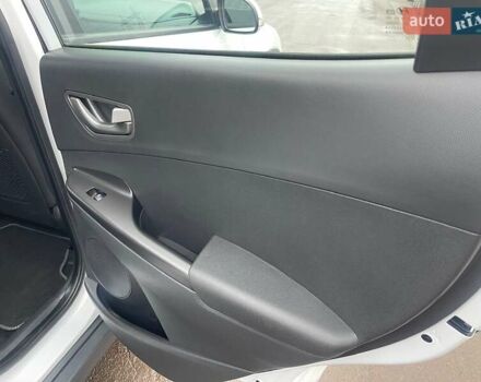 Білий Хендай Kona Electric, об'ємом двигуна 0 л та пробігом 158 тис. км за 16500 $, фото 23 на Automoto.ua