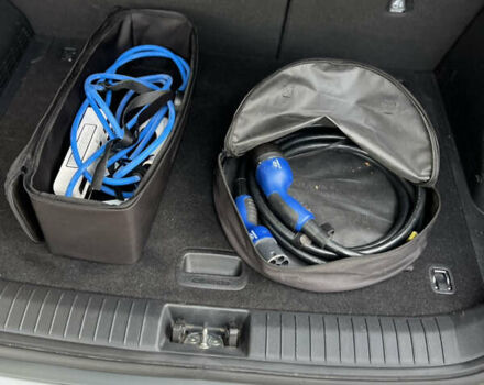 Белый Хендай Kona Electric, объемом двигателя 0 л и пробегом 136 тыс. км за 16950 $, фото 17 на Automoto.ua