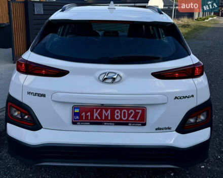 Белый Хендай Kona Electric, объемом двигателя 0 л и пробегом 95 тыс. км за 17500 $, фото 6 на Automoto.ua