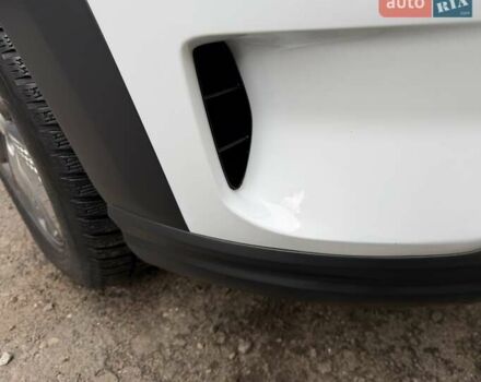 Білий Хендай Kona Electric, об'ємом двигуна 0 л та пробігом 64 тис. км за 14950 $, фото 22 на Automoto.ua