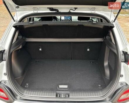 Білий Хендай Kona Electric, об'ємом двигуна 0 л та пробігом 102 тис. км за 15700 $, фото 22 на Automoto.ua