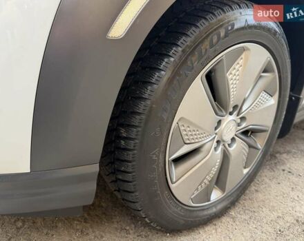 Білий Хендай Kona Electric, об'ємом двигуна 0 л та пробігом 64 тис. км за 14950 $, фото 16 на Automoto.ua