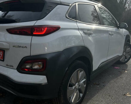 Білий Хендай Kona Electric, об'ємом двигуна 0 л та пробігом 59 тис. км за 15870 $, фото 4 на Automoto.ua