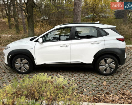 Белый Хендай Kona Electric, объемом двигателя 0 л и пробегом 58 тыс. км за 17499 $, фото 11 на Automoto.ua