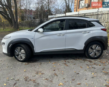 Білий Хендай Kona Electric, об'ємом двигуна 0 л та пробігом 59 тис. км за 15870 $, фото 1 на Automoto.ua