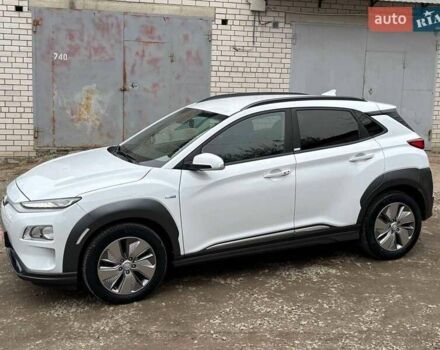 Білий Хендай Kona Electric, об'ємом двигуна 0 л та пробігом 102 тис. км за 15700 $, фото 1 на Automoto.ua
