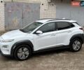 Білий Хендай Kona Electric, об'ємом двигуна 0 л та пробігом 102 тис. км за 15700 $, фото 1 на Automoto.ua
