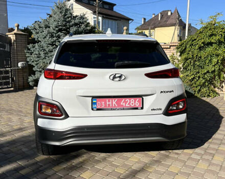 Белый Хендай Kona Electric, объемом двигателя 0 л и пробегом 88 тыс. км за 17900 $, фото 10 на Automoto.ua