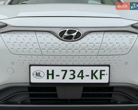 Белый Хендай Kona Electric, объемом двигателя 0 л и пробегом 96 тыс. км за 19500 $, фото 13 на Automoto.ua