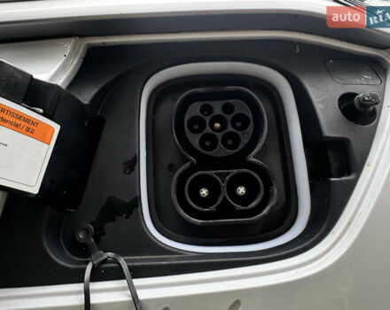 Белый Хендай Kona Electric, объемом двигателя 0 л и пробегом 103 тыс. км за 17999 $, фото 114 на Automoto.ua