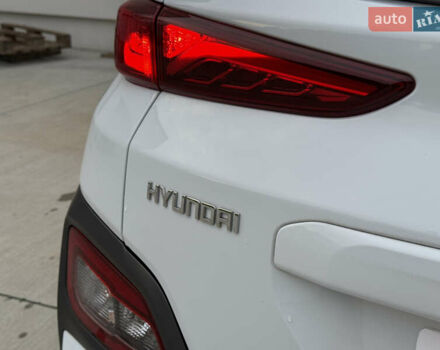 Белый Хендай Kona Electric, объемом двигателя 0 л и пробегом 96 тыс. км за 19500 $, фото 20 на Automoto.ua