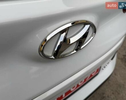 Білий Хендай Kona Electric, об'ємом двигуна 0 л та пробігом 64 тис. км за 14950 $, фото 44 на Automoto.ua