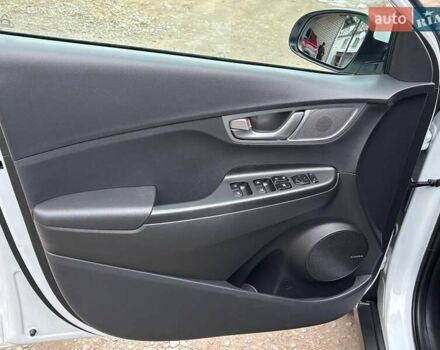 Білий Хендай Kona Electric, об'ємом двигуна 0 л та пробігом 102 тис. км за 15700 $, фото 14 на Automoto.ua