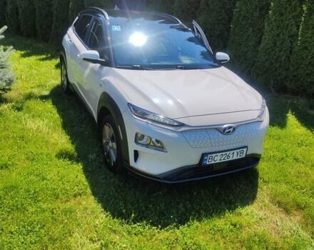Белый Хендай Kona Electric, объемом двигателя 0 л и пробегом 65 тыс. км за 18700 $, фото 2 на Automoto.ua