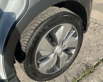 Белый Хендай Kona Electric, объемом двигателя 0 л и пробегом 139 тыс. км за 17000 $, фото 3 на Automoto.ua