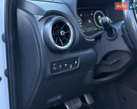 Белый Хендай Kona Electric, объемом двигателя 0 л и пробегом 80 тыс. км за 16900 $, фото 34 на Automoto.ua