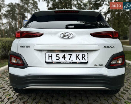 Белый Хендай Kona Electric, объемом двигателя 0 л и пробегом 103 тыс. км за 17999 $, фото 134 на Automoto.ua