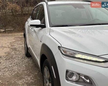 Білий Хендай Kona Electric, об'ємом двигуна 0 л та пробігом 102 тис. км за 15700 $, фото 7 на Automoto.ua