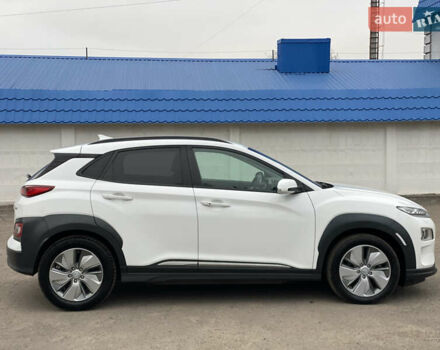 Белый Хендай Kona Electric, объемом двигателя 0 л и пробегом 166 тыс. км за 16900 $, фото 8 на Automoto.ua