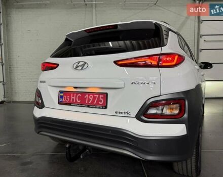 Белый Хендай Kona Electric, объемом двигателя 0 л и пробегом 92 тыс. км за 18983 $, фото 6 на Automoto.ua