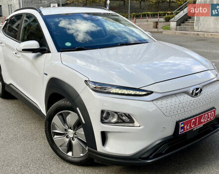 Белый Хендай Kona Electric, объемом двигателя 0 л и пробегом 115 тыс. км за 16900 $, фото 30 на Automoto.ua