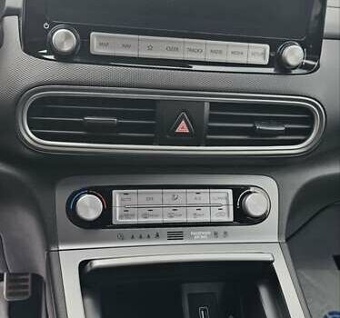 Белый Хендай Kona Electric, объемом двигателя 0 л и пробегом 50 тыс. км за 21500 $, фото 11 на Automoto.ua