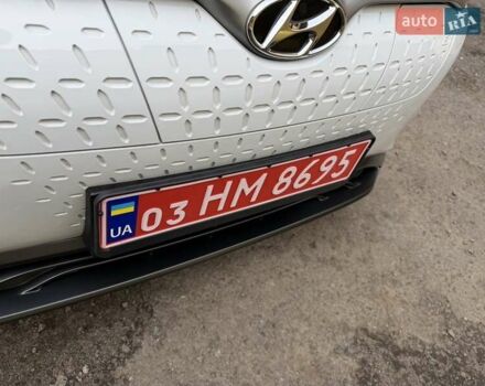 Білий Хендай Kona Electric, об'ємом двигуна 0 л та пробігом 64 тис. км за 14950 $, фото 20 на Automoto.ua