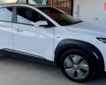 Белый Хендай Kona Electric, объемом двигателя 0 л и пробегом 95 тыс. км за 17500 $, фото 28 на Automoto.ua