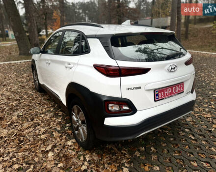 Белый Хендай Kona Electric, объемом двигателя 0 л и пробегом 59 тыс. км за 16900 $, фото 5 на Automoto.ua