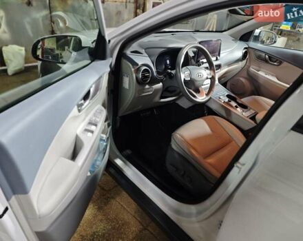 Білий Хендай Kona Electric, об'ємом двигуна 0 л та пробігом 78 тис. км за 17900 $, фото 34 на Automoto.ua