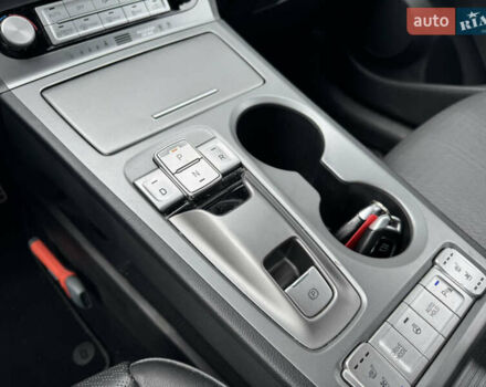 Белый Хендай Kona Electric, объемом двигателя 0 л и пробегом 124 тыс. км за 17600 $, фото 6 на Automoto.ua