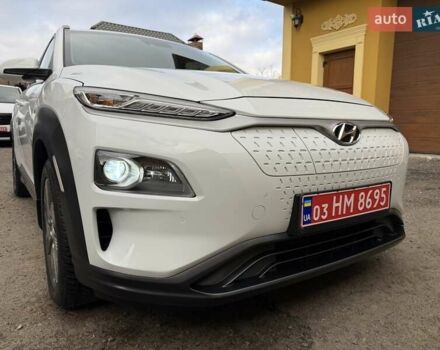 Білий Хендай Kona Electric, об'ємом двигуна 0 л та пробігом 64 тис. км за 14950 $, фото 11 на Automoto.ua
